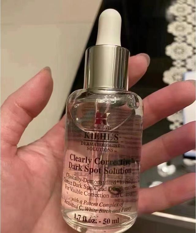 美白精华测评Olay二代淡斑小白瓶VS抗糖小白瓶，公认好用的5款“美白精华液”