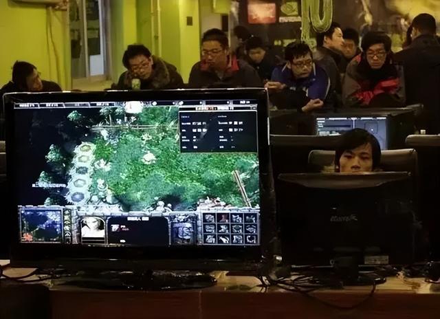 魔兽争霸dota出装，盘点10年前的小鸡流玩法