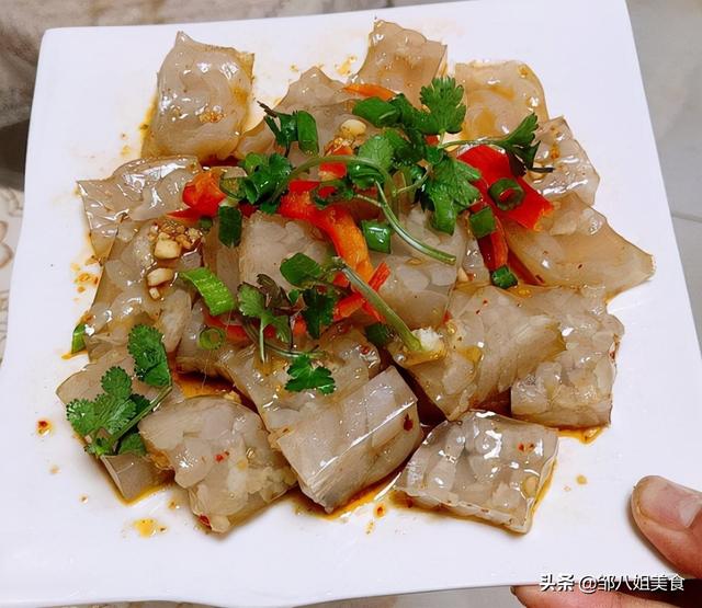 皮冻的家常做法，凉拌肉皮冻的家常做法（分享详细做法和比例）