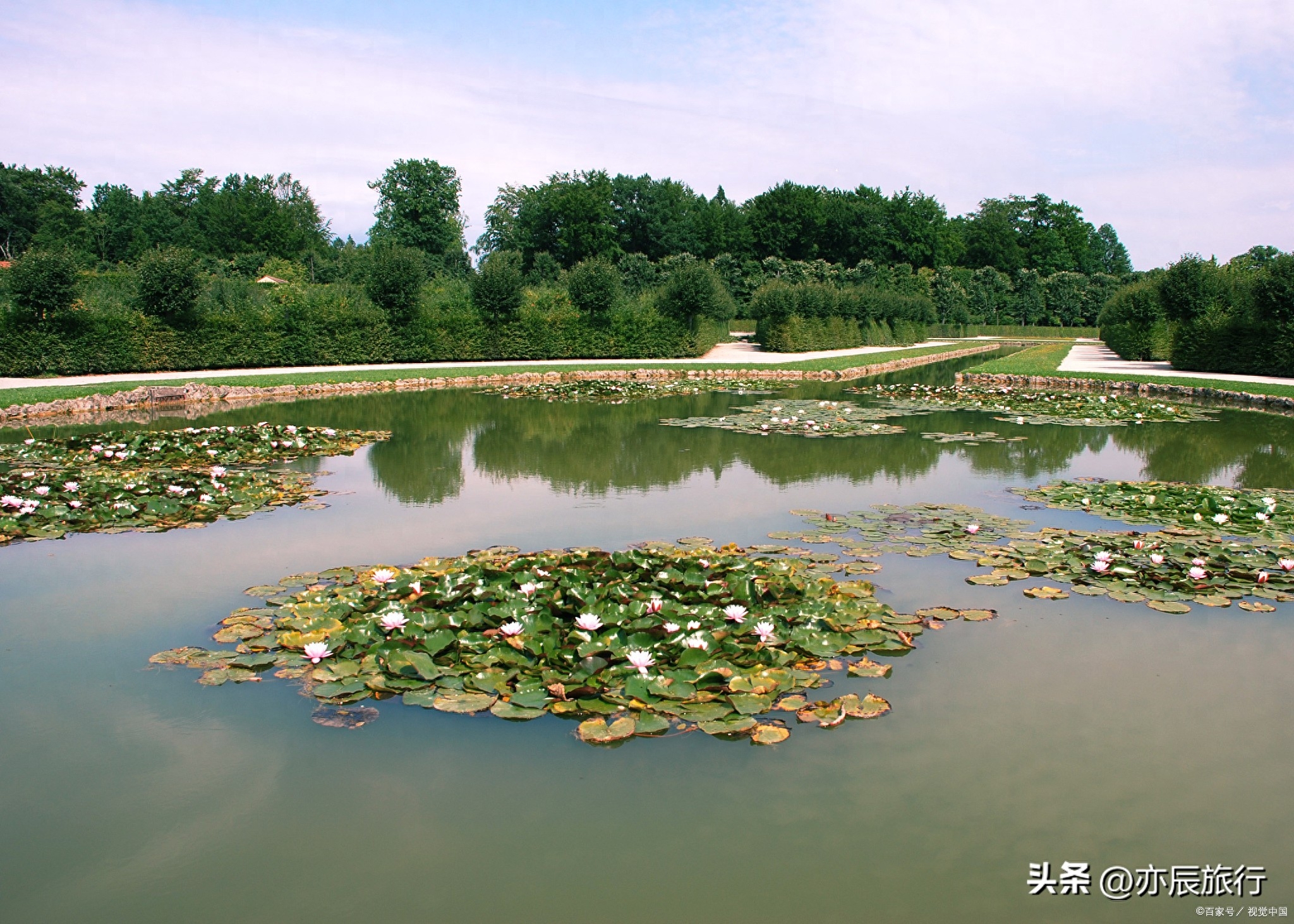 方正莲花湖是一个美丽的湖泊,位于哈尔滨市中心.