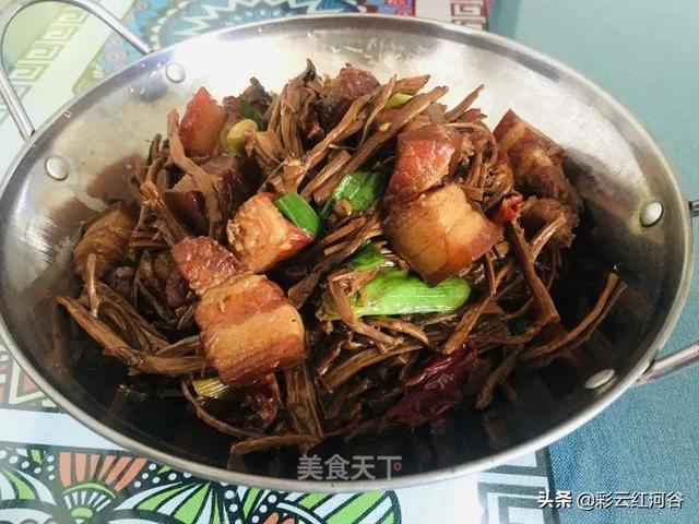 茶树菇黄豆红烧肉，茶树菇土豆烧肉的做法（嚼在嘴里全是肉香）