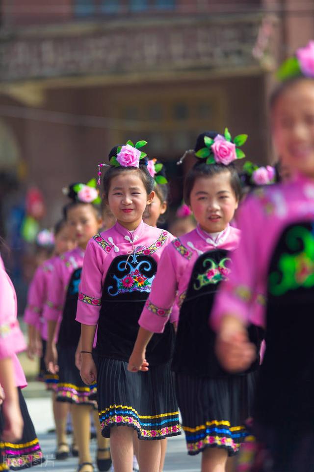 声情并茂下一句怎么说，形容声音美妙动听的成语（让我一生一世）