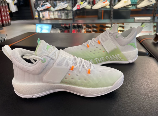 安踏篮球鞋系列如何选择，安踏要疯系列横扫4代篮球鞋曝光