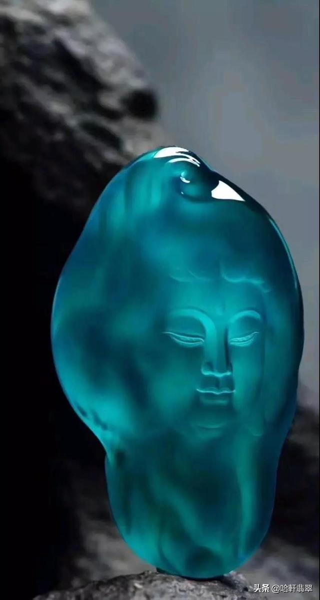 天青冻和翡翠的区别是什么，玉石界3大蓝色妖姬—天青冻、海蓝宝、蓝水翡翠