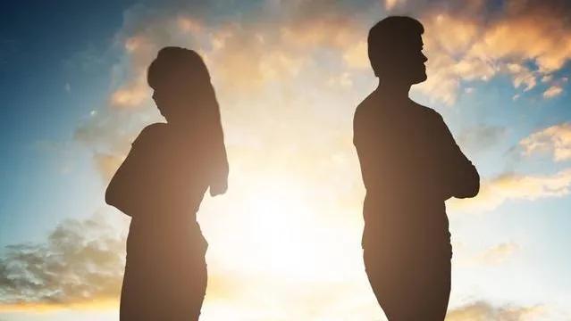女人对你动了情，往往有两个“心理反应”你知道吗？