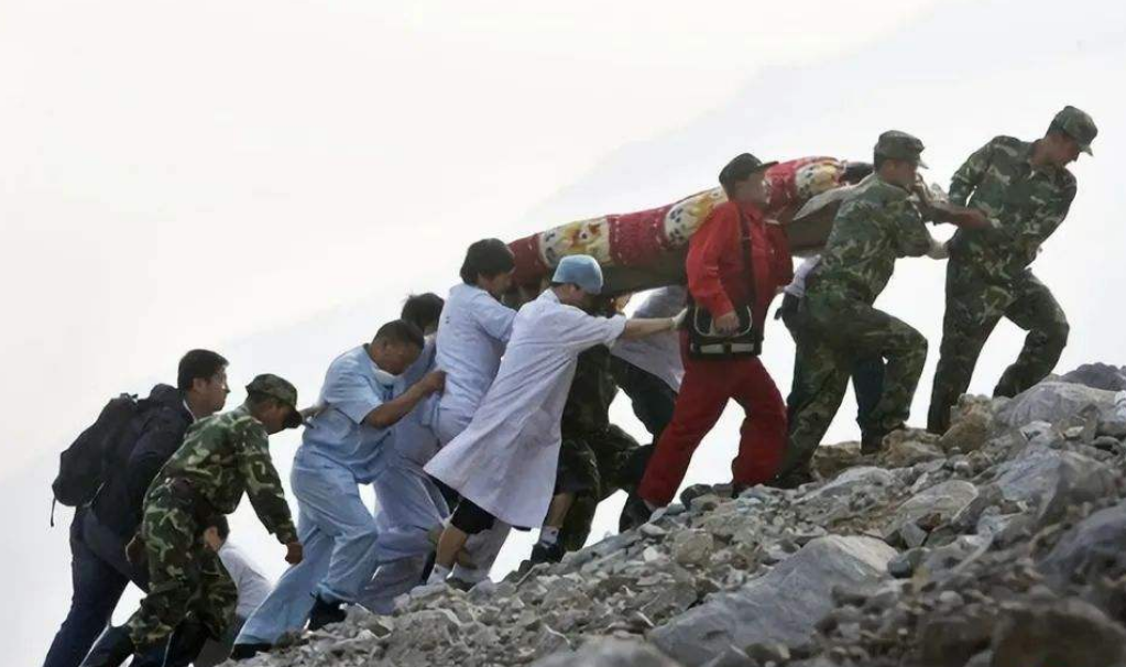 汶川大地震死亡人數是多少(2008年汶川大地震視頻)插圖(2)