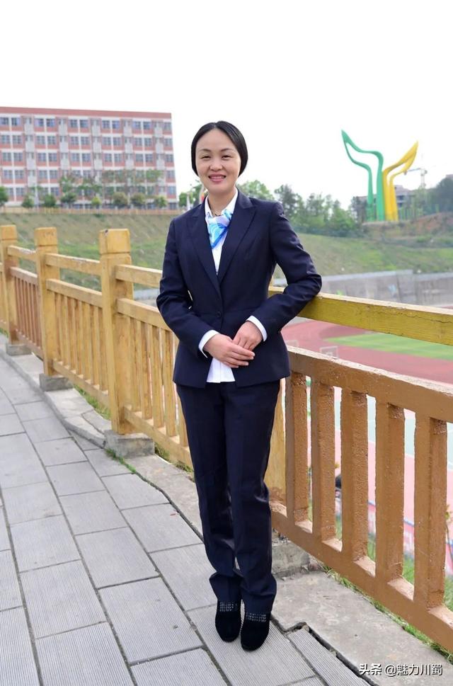 绵阳外国语实验学校，绵阳外国语实验学校初中2022招生（绵阳外国语实验学校小学语文教师金梅）