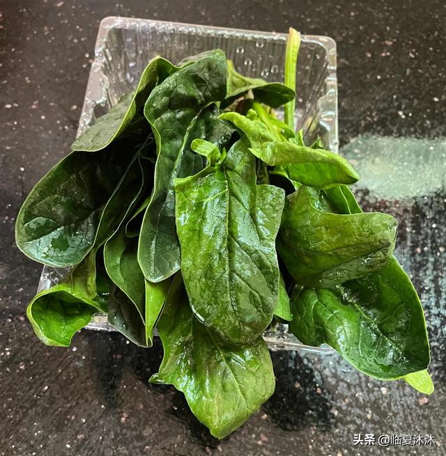 怎样做美味的菠菜猪肝汤，菠菜猪肝汤怎么做好喝（简单好喝的菠菜猪肝汤～）