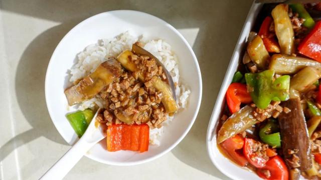 素肉怎么炒，炒肉片的做法（5块钱吃撑全家人）