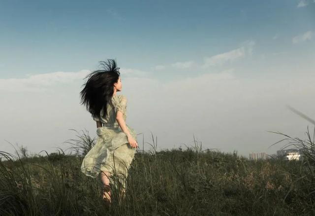 解忧杂货店作者是谁，解忧杂货店书评（不妨读一读《解忧杂货店》）