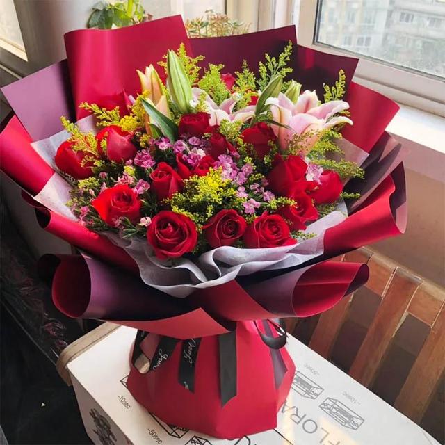 玫瑰花十一朵代表什么意思，十一朵玫瑰代表什么意思（生日送多少朵玫瑰合适）