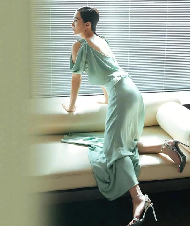 影视演员闫妮个人简历，余男：我们的四十岁不是豆腐渣