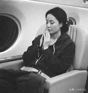 王菲是哪里人今年多大了，53岁王菲在福建寺庙祈福