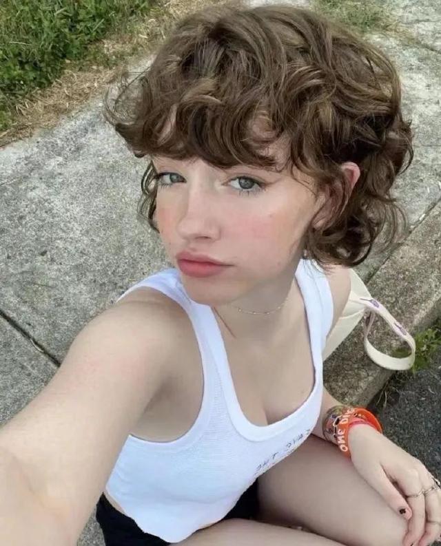 中长直发发型图片，2023流行短直发（羊毛卷才是王道）