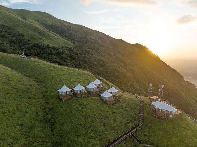 武功山旅游攻略，江西武功山旅游攻略（武功山顶露营看日落是什么体验）