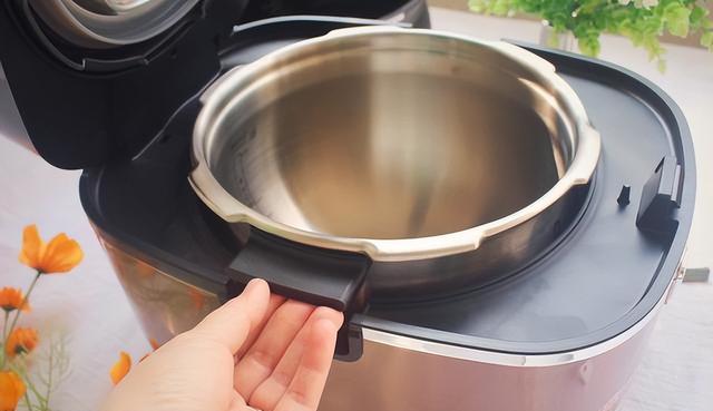 电压力锅和电饭煲有什么区别，电压力锅跟电饭煲有什么区别（为何那么多人都用电压力锅煮饭）