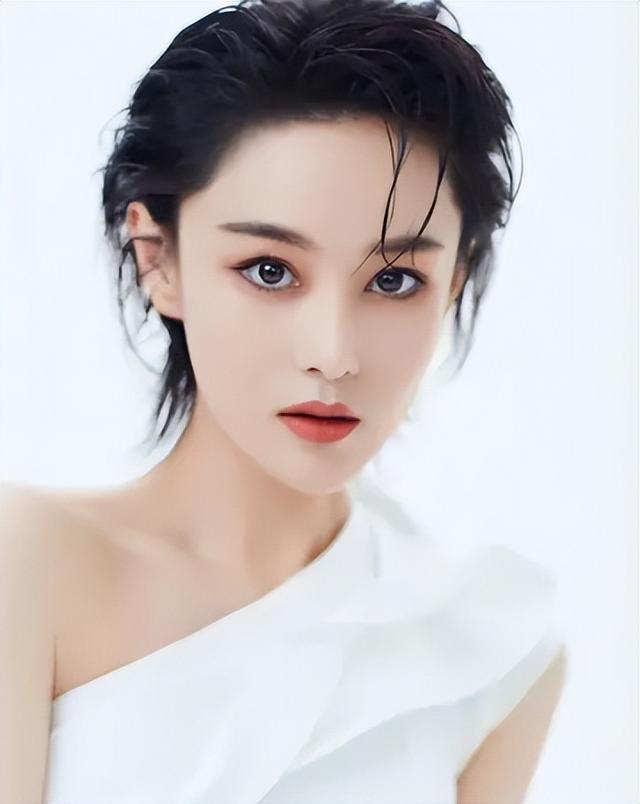 李晨张馨予生活照，张馨予写真 生活照（张馨予：游离吴卓羲和李晨后）