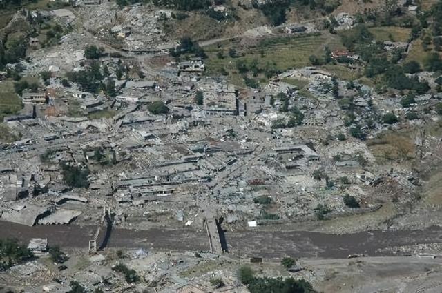 最可怕地震和海啸，盘点人类历史上最惨烈的十大地震