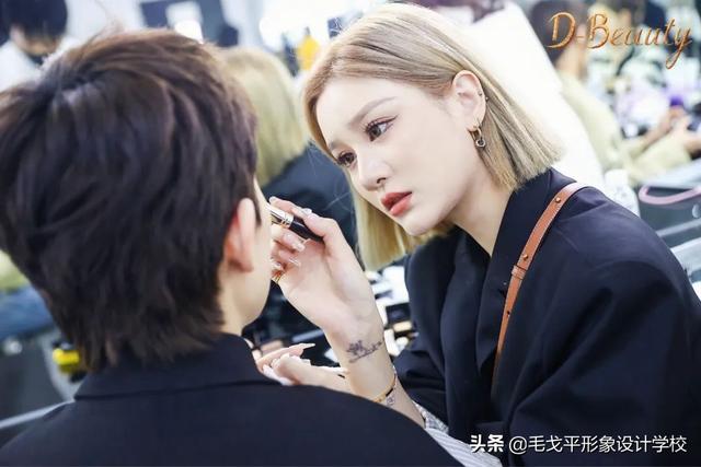 毛戈平化妆品产品介绍，毛戈平化妆品创始人（毛戈平MGP携手抖音美妆打造专业彩妆学院）