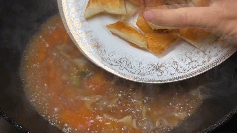 家常烩饼的做法，烩饼家常简单做法（饼块咸香入味不软烂）