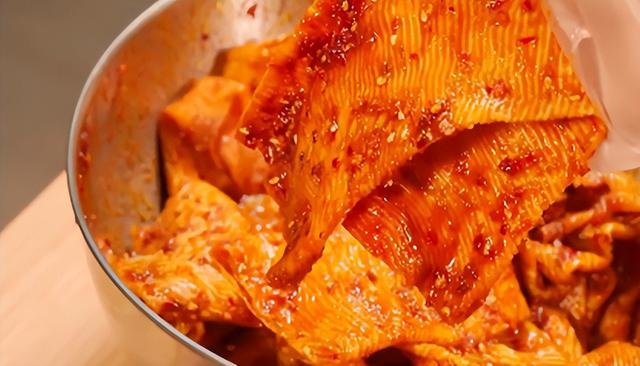 干豆皮怎么泡用开水还是热水，干油豆皮泡好后还用焯水吗（童年最喜欢吃的辣条）