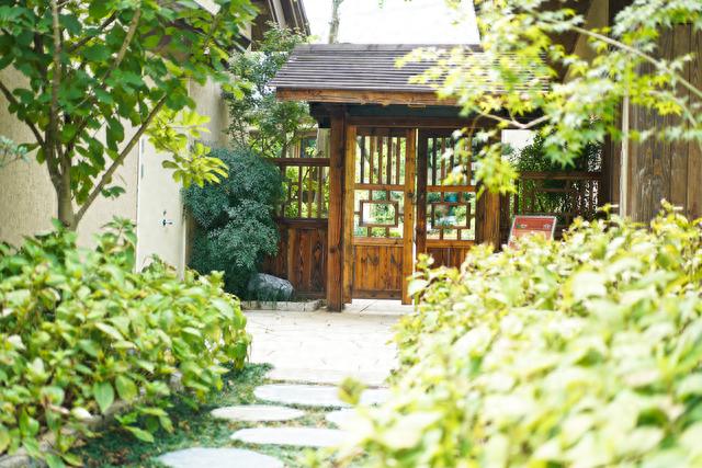 这里不是“日本小京都”，是湖北黄冈的东山问梅村，适合亲子度假