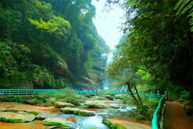 贵州旅游十大景点，贵州旅游十大景点排名千户苗寨（贵州十大冷门景点）