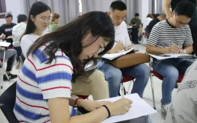 卢姓女孩起名大全2022，卢姓女孩起名（还没答辩的学生脸都绿了）