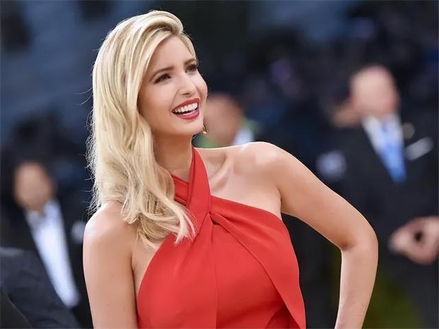 特朗普第一任妻子伊万卡简历，人前美丽端庄的伊万卡