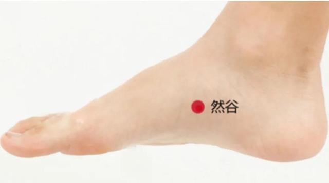 消渴穴在什么位置，消渴的准确位置（《针灸甲乙经》关于消渴病的记载）