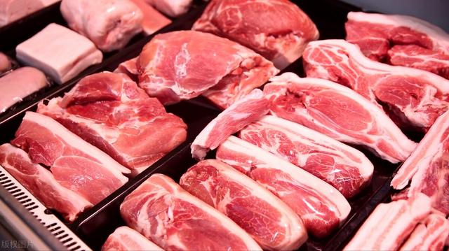 猪肉怎么挑选新鲜的，怎么选择新鲜的猪肉（“懂行人”买猪肉）