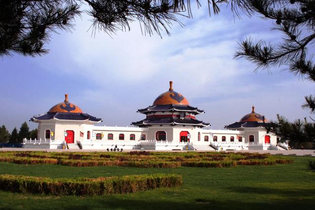 2,内蒙古,外蒙古,都以黄金家族后裔自居,谁才是蒙古的正统?