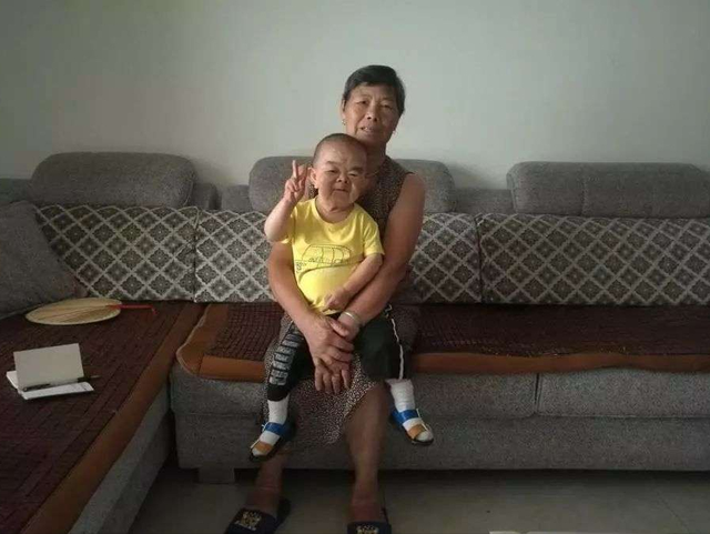 七个小矮人的故事，七个小矮人的故事主要讲了什么（四川“矮哥”黄开全）