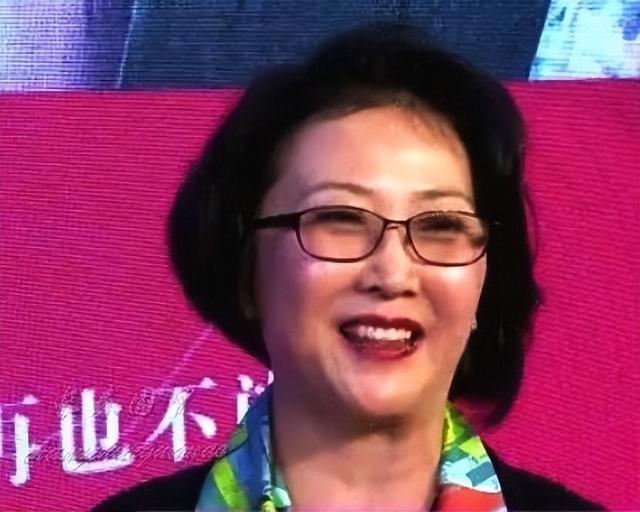 朱时茂个人资料，朱时茂个人资料简介（帮丈夫照顾9个兄妹）