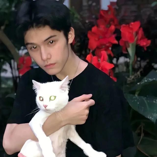 是心动啊?（怦然心动情头），微信头像，是心动啊?（怦然心动情头）（情侣头像丨情侣头像 怦然心动）