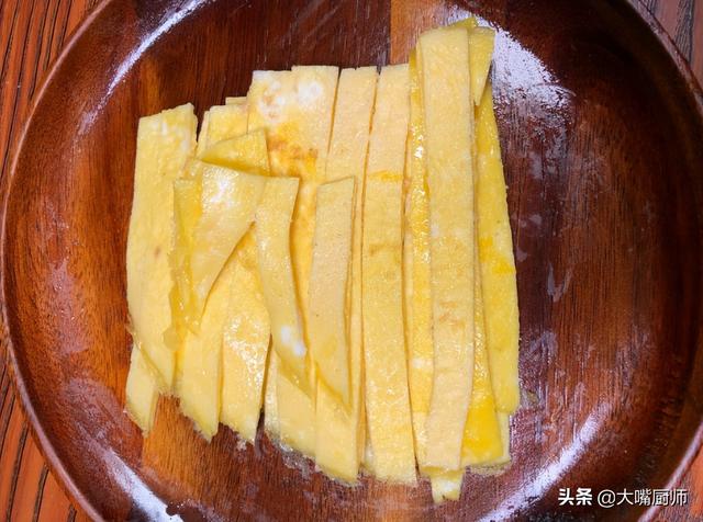 饺子皮怎么做好吃，饺子皮怎么做才好吃（饺子皮别扔了）