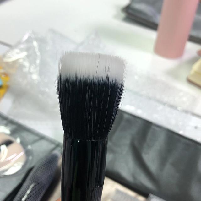 化妆初学者必备化妆工具，化妆初学者必备化妆工具图片（学化妆第一课：化妆工具的认识）