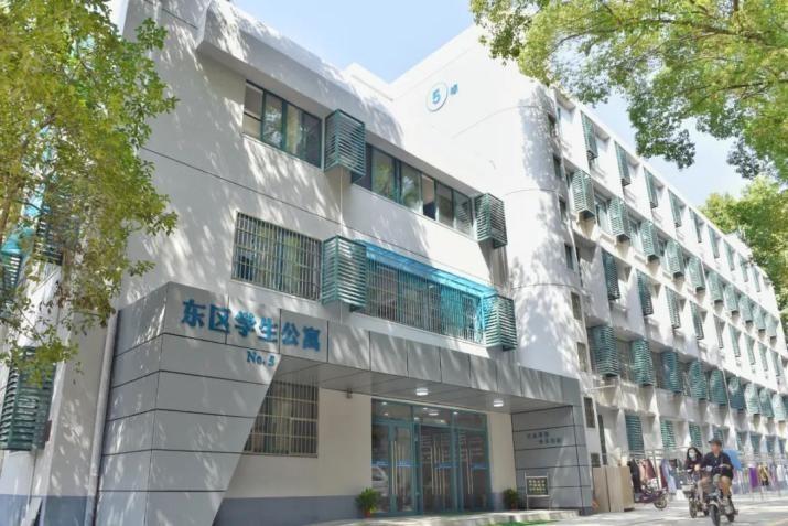 学校洗衣机干净吗（外型美观）