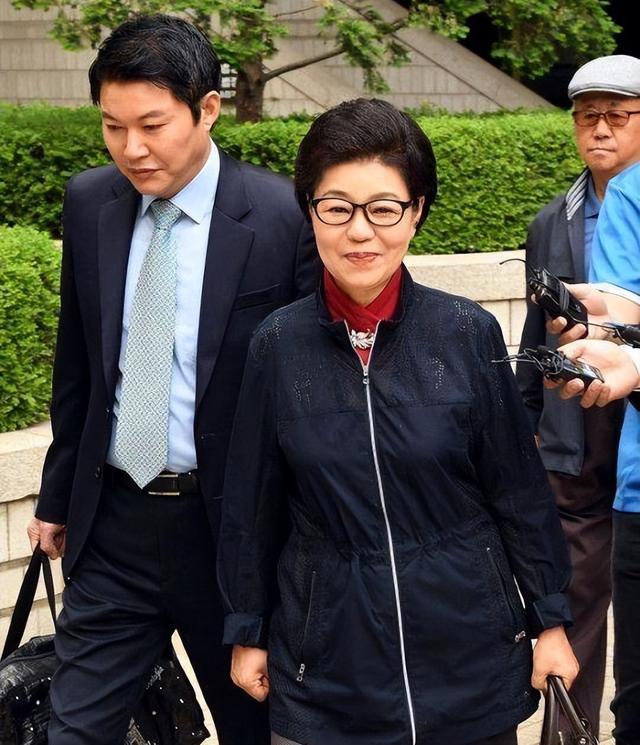 朴槿惠有感情吗，重感情是她一生的败笔
