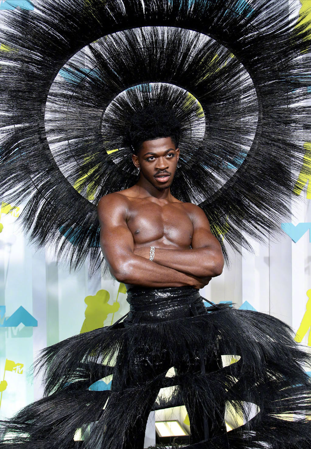 施华洛世奇水晶灯，客厅吊水晶灯好不好（好莱坞红毯太大胆）