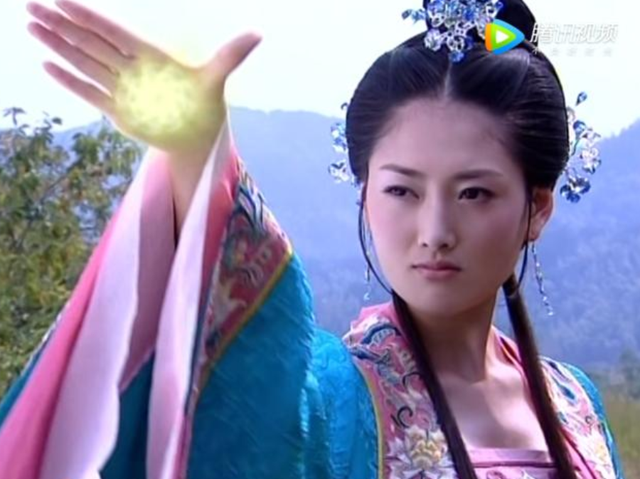 流星镖的威力测试，细数武侠剧中美女使用武器