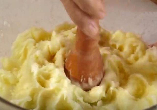 土豆蒸着吃的做法，土豆蒸着怎么吃（想不到居然那么好吃）