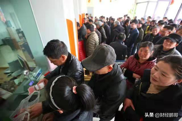 协定存款基准利率，人民银行协定存款基准利率（什么时间段往银行存款利息是最高）