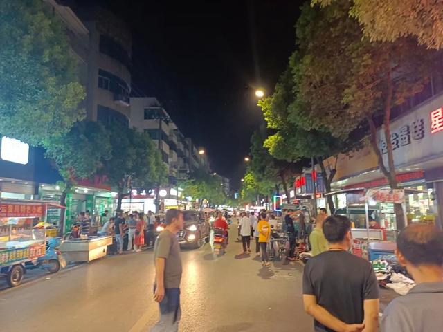 浙江金华有哪些地方有夜市，金华市区夜市有几个（金华金义新区孝顺镇朝晖路上的夜市）
