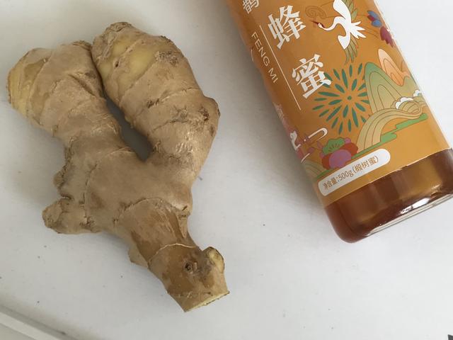 姜水蜂蜜做法，姜蜂蜜水的做法（姜和蜂蜜就能解决）