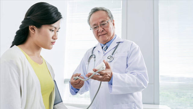 牛蒡根泡水喝竟有6个害处，补肾壮阳的最佳方法（高血压常做4件事比吃盐多还危险）