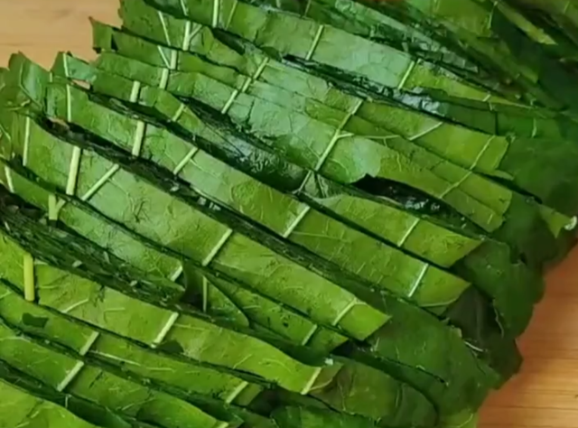 霜后桑叶茶的制作，霜后桑叶茶的制作方法视频（桑叶茶又称神仙叶）