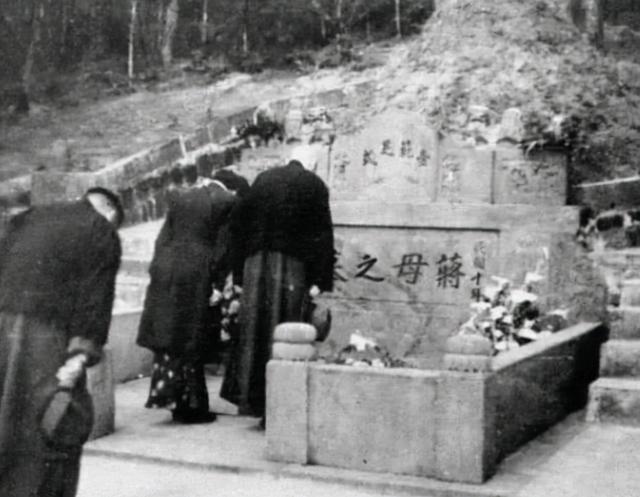 戴季陶与蒋共用一女，戴季陶真实姓名（秘书透露：违背了先生遗愿）