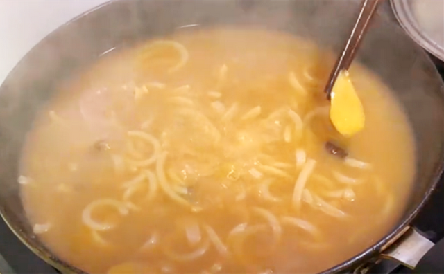 猪肉皮如何做好吃又软，红烧肉的猪皮怎样做才软（少吃水果多吃猪皮）