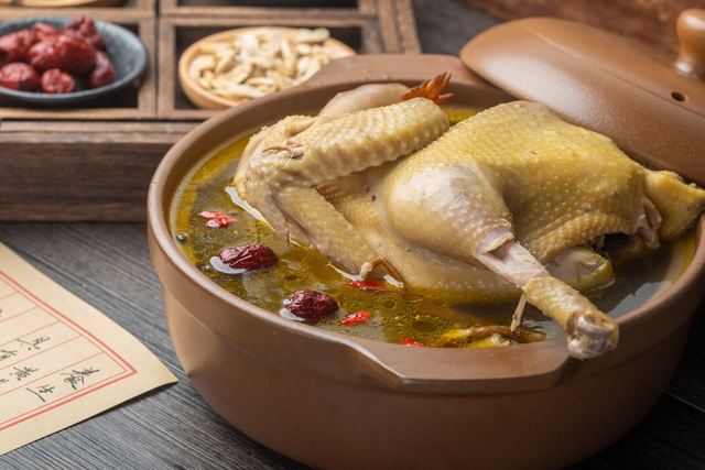 冬天煲什么汤好喝又下饭，建议：冬季常喝这5碗汤
